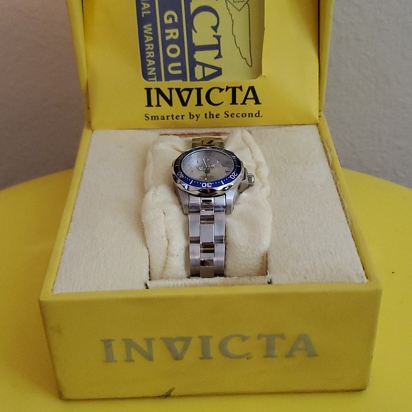 Invicta Women Pro Diver 14125 Quartz Silver Dial - Picture 1 of 3